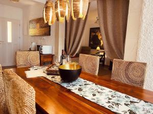 a dining room table with chairs and a bowl on it at Casa dos Calas in Cala Mendia