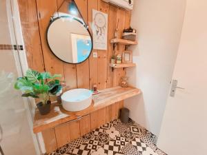a bathroom with a sink and a mirror at Superbe T2 au calme avec balcon sur la marina - 10 in Canet-en-Roussillon