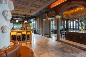 a lobby with a bar and a couch at Venn Boutique Hotel in Samsun