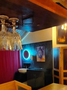 TV a/nebo společenská místnost v ubytování Entire Villa Homestay Rooms IRITTY