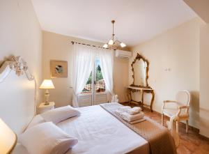 Posteľ alebo postele v izbe v ubytovaní Villa Galini