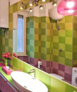 Kúpeľňa v ubytovaní Charming Apartment near the Colosseum in Roma - 55 sqm - Balcony
