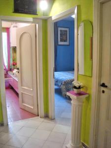 Posteľ alebo postele v izbe v ubytovaní Charming Apartment near the Colosseum in Roma - 55 sqm - Balcony