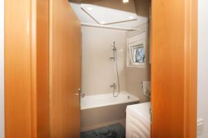 Phòng tắm tại Arena Prestige