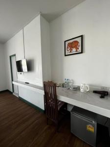 a kitchen with a desk and a chair in a room at Goodmorning by Tamarind in Phra Nakhon Si Ayutthaya +20 photos