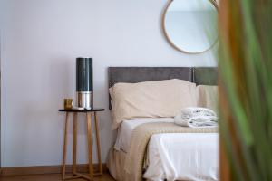 Posteľ alebo postele v izbe v ubytovaní La casita de Real de Cartuja - Apartamento Deluxe opción parking