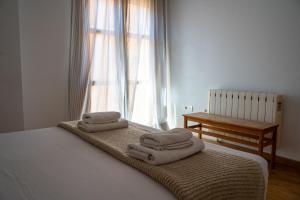 Posteľ alebo postele v izbe v ubytovaní La casita de Real de Cartuja - Apartamento Deluxe opción parking