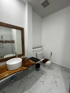 a bathroom with a sink and a toilet at Goodmorning by Tamarind in Phra Nakhon Si Ayutthaya