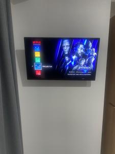TV a/nebo společenská místnost v ubytování Project Georgiadi #1 - Modern Apartment in peaceful neighborhood - 15 mins from Loutra Pozar