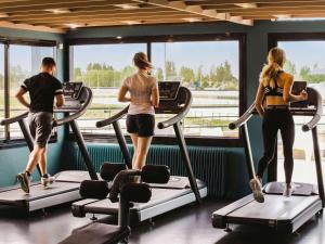 Fitness centrum a/nebo fitness zařízení v ubytování Mercure Cabourg Hôtel & Spa