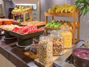 Comida en o cerca de este hotel