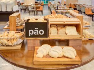 Comida en o cerca de este hotel