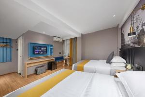 Ένα ή περισσότερα κρεβάτια σε δωμάτιο στο Lanyu Hotel-Guangzhou YongQingFang Tourist Scenic Spot Branch-Airport pick-up service