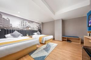 Ένα ή περισσότερα κρεβάτια σε δωμάτιο στο Lanyu Hotel-Guangzhou YongQingFang Tourist Scenic Spot Branch-Airport pick-up service