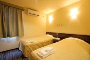 Postel nebo postele na pokoji v ubytování Comfesta Inn Kabe
