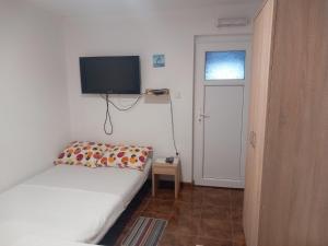 Postel nebo postele na pokoji v ubytování Apartmani Momčilović