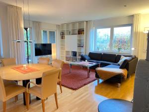 a living room with a couch and a table at Haus am Anker in Hüde