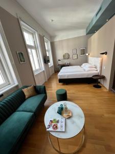 Postel nebo postele na pokoji v ubytování Hotel Rathaus - Wein & Design
