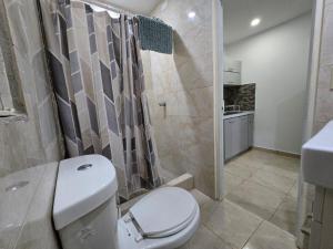 Ένα μπάνιο στο Reparto Metropolitano Apartments III
