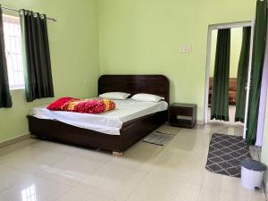 Gallery image of Golden View Resort in Chāndil