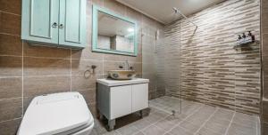 Koupelna v ubytování vane hotel + 34 fotografií