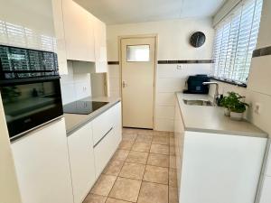 Dapur atau dapur kecil di Zeewaard 56