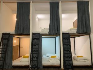 Postel nebo postele na pokoji v ubytování Spanglish Hostel Benidorm
