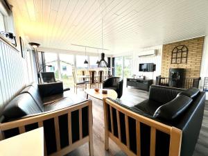 a living room with a couch and a table at Hyggeligt feriehus in Thisted