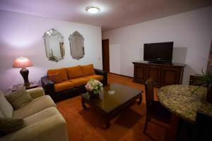 TV a/nebo společenská místnost v ubytování Las Ventanas Hotel Boutique