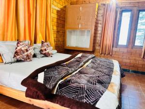 Letto o letti in una camera di Hotel Himalayan View
