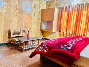 Letto o letti in una camera di Hotel Himalayan View