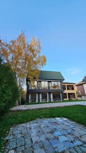 Budova, kde se vila nachází