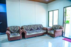 Φωτογραφία από το άλμπουμ του The White House Obeya σε Wai +13 φωτογραφίες