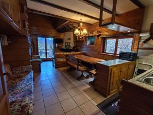 a kitchen with a table and a desk at Chalet Elegante - Campo Felice e Piste da scii in Spogna