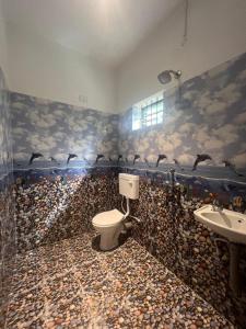 Et badeværelse på Whoopers Party Hostel, Palolem