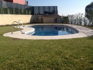 Πισίνα στο ή κοντά στο Casa Familiar con Piscina Frente al Mar