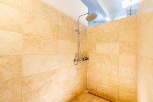 Et badeværelse på Pempelfort Luxury Townhouse