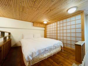 En eller flere senge i et værelse på Qing Tang Hot Spring B&B