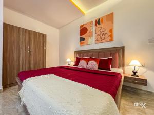 Ліжко або ліжка в номері Raghuveer Sadan, Near Ram Mandir -10 Min Walk