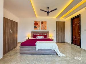 Ліжко або ліжка в номері Raghuveer Sadan, Near Ram Mandir -10 Min Walk