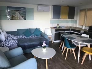Posedenie v ubytovaní Balaton Wellness Tom Cat nyaraló 1 wellness és 1 gyermekbarát apartmannal