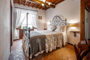 a bedroom with a bed and a window at Agriturismo Borgo Sant'Ercolano in Ciggiano +128 photos