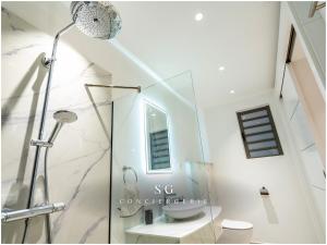 Photo de la galerie de l'établissement SG12 l Villa ISA l Prestige Grand Baie l Piscine l 6 pers, à Grand Baie