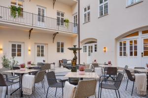 Restaurace v ubytování Hotel BOOKQUET