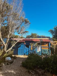 Budova, kde se kemp nachází