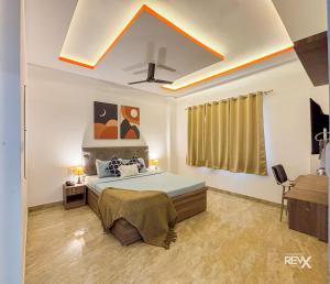 Ліжко або ліжка в номері Raghuveer Sadan, Near Ram Mandir -10 Min Walk