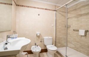 A bathroom at Hotel La Cala Finestrat
