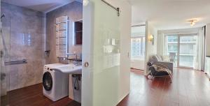 Fotografie z fotogalerie ubytování Holiday Home Balticus C22 dla 6 osób z balkonem przy plaży v destinaci Międzyzdroje