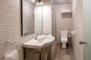 A bathroom at Hotel La Cala Finestrat