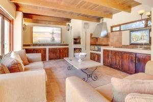 The Bryanston Boutique的休息区